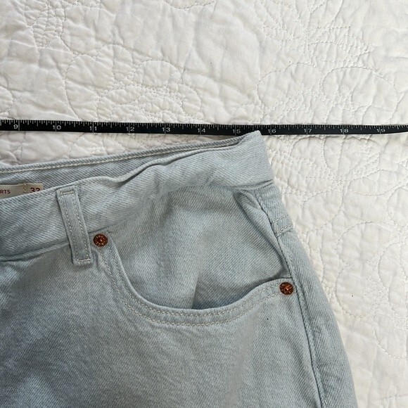 Levi’s A-Line Mom Short, light wash denim shorts, size 33 - Picture 7 of 7
